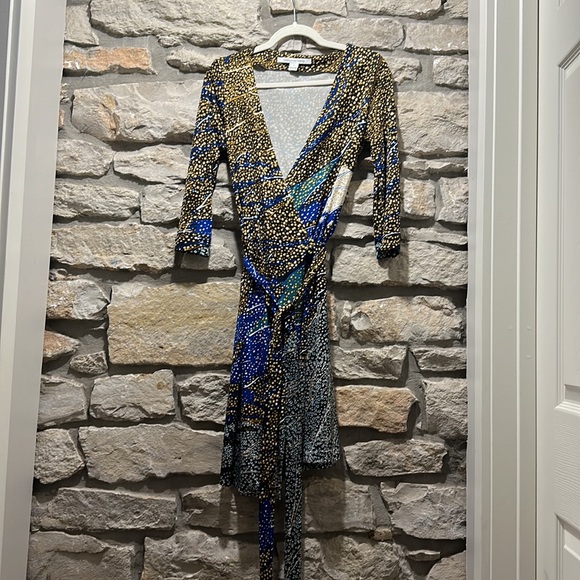 Diane Von Furstenberg Julian Two Mountain Jewels Printed Silk Wrap Dress Size 6 - Picture 2 of 4